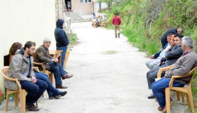 Dhkp-C'li Yayla'nın Cenazesi Toprağa Verilirken Evi Taşlandı  (2)