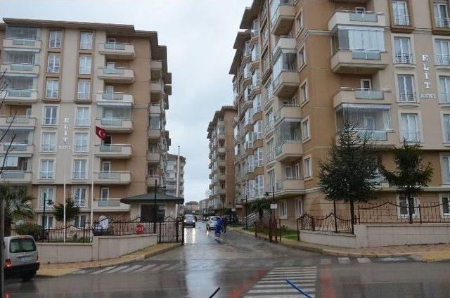 ’bu Apartman Bir Öğrenci Okutuyor’