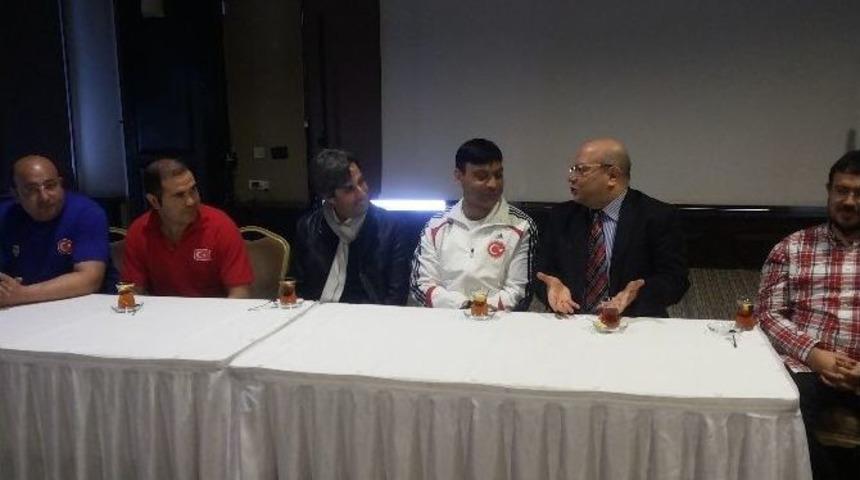 Erzurum Kamu Hastaneleri Birliği Genel Sekreteri Prof.dr. Fazlı Erdoğan&rsquo;dan Yıldızlar Boks Milli Takımına Moral Ve Destek Ziyareti