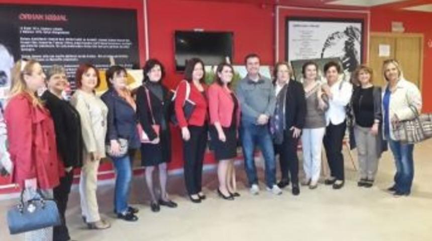 Adanalı Ressamların &lsquo;portakal &Ccedil;i&ccedil;eği&rsquo; Karma Sergisi