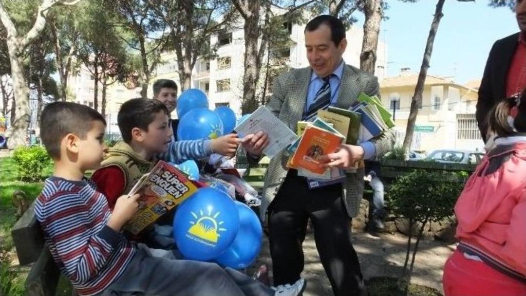 Burhaniyeliler Parkta Kitap Okudu