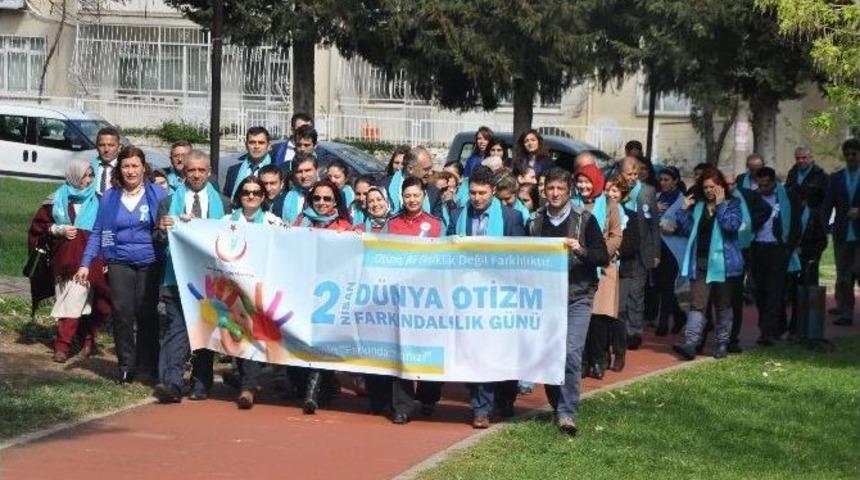 Otizme Dikkat &Ccedil;ekmek İ&ccedil;in Y&uuml;r&uuml;d&uuml;ler