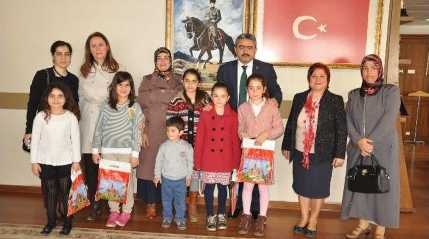 Başkan Alıcık, Başarılı &Ouml;ğrencileri &Ouml;d&uuml;llendirdi