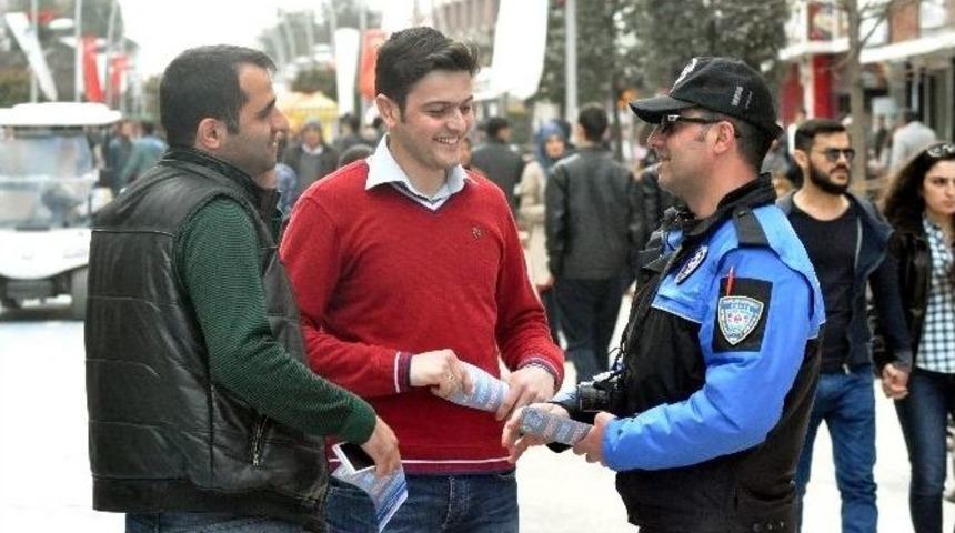 Polis, &Ouml;ğrencilerle İş Birliği Yaparak Vatandaşları Bilgilendirdi