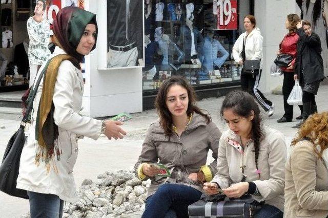 Polis, Öğrencilerle İş Birliği Yaparak Vatandaşları Bilgilendirdi