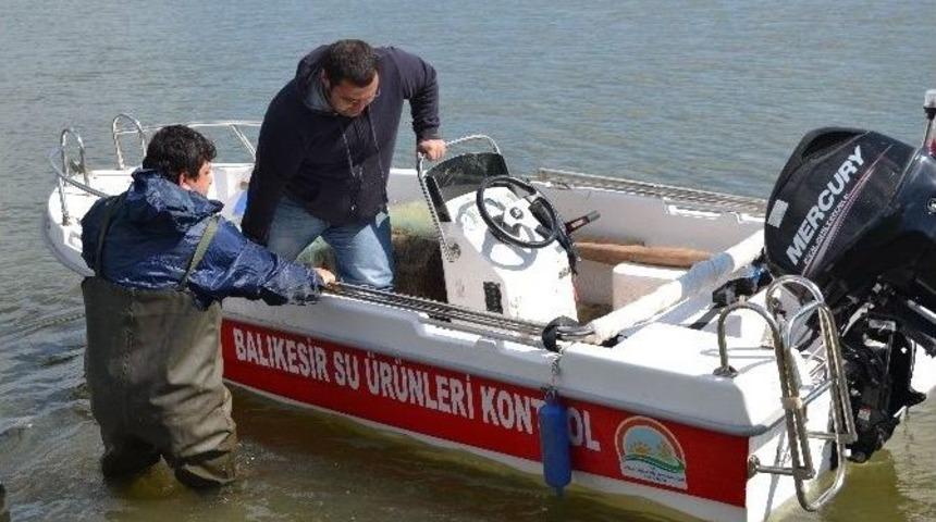 Ka&ccedil;ak Balık Avlayanlara Ge&ccedil;it Yok