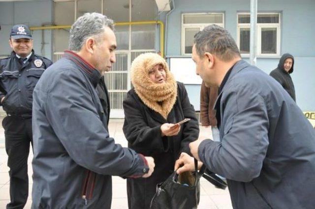 Bankta Unuttuğu &Ccedil;antası Polisi Ayağa Kaldırdı 2