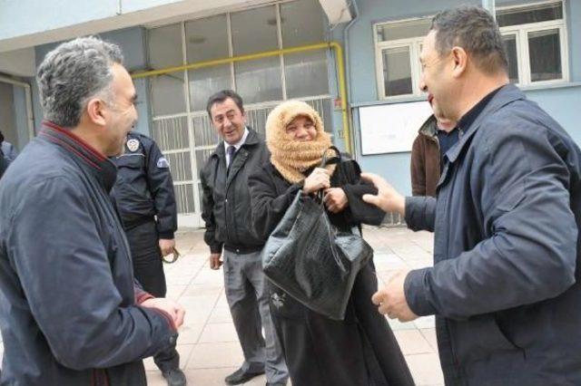 Bankta Unuttuğu &Ccedil;antası Polisi Ayağa Kaldırdı 3