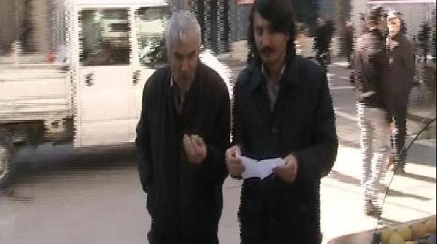 Polis, Dolandırıcıların Oyununa Gelen Iki Kişi Kurtardı