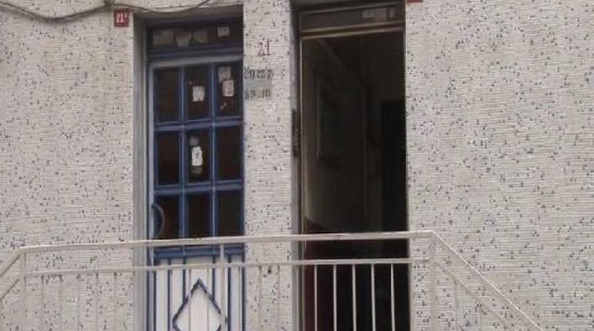 Hırsız Kapıyı &Ccedil;alınca Mahalle Halkının Eğlencesi Oldu