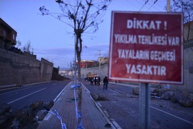 Yıkımına Hazırlanan İstinat Duvarı Çöktü