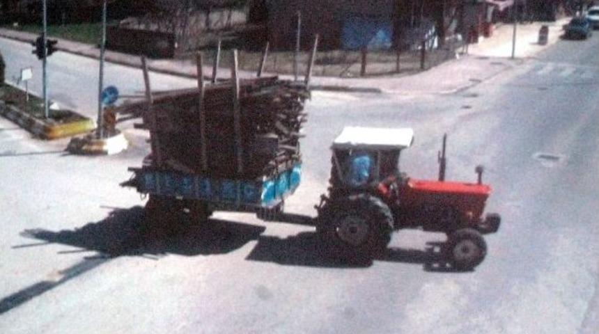 Aşırı Y&uuml;kl&uuml; Trakt&ouml;r Trafikte Tehlike Sa&ccedil;tı