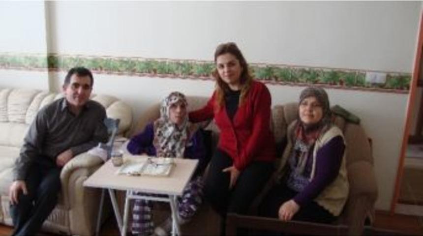 Sağlık Y&ouml;neticileri Tarafından Hastalar Evlerinde Ziyaret Ediliyor