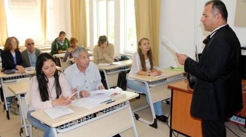 Yerleşik Yabancılar 't&uuml;rk&ccedil;e' &Ouml;ğreniyor