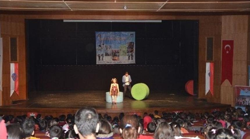 Bartın&rsquo;da 2 Bin Kişi Tiyatroda Buluştu