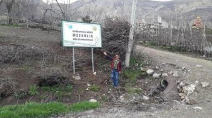 15 K&ouml;y&uuml;n Mezarlığına Tabela Dikildi