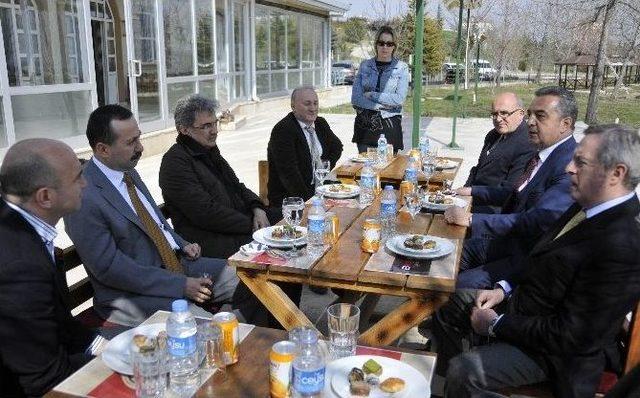 Tun&ccedil; &Ccedil;apa Sel&ccedil;uk&rsquo;un Binicilik Tesislerini İnceledi 1