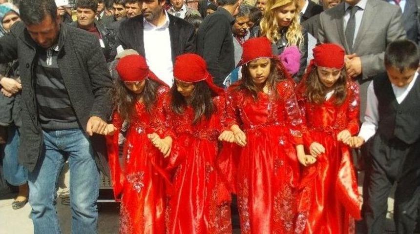 &Ouml;zalp&rsquo;ta Kurtuluş Coşkusu