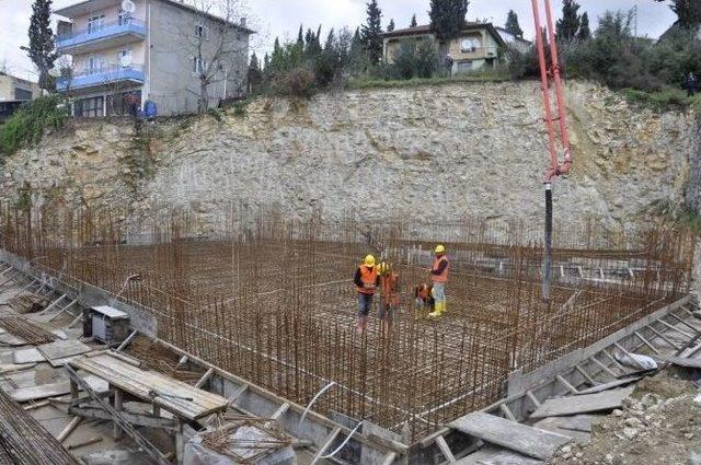 Dilovası Merkez Caminin Temeli Dualarla Atıldı