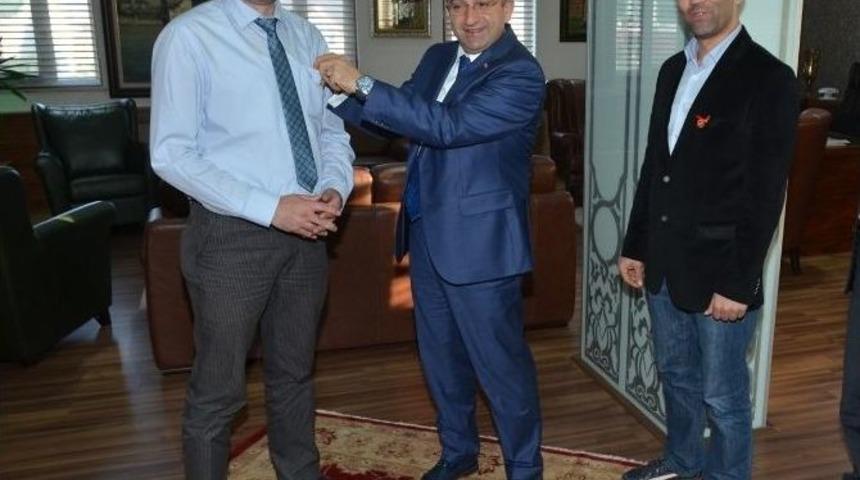 Kartepe Belediyesi&rsquo;nde Ayın &Ouml;d&uuml;l&uuml;n&uuml; Basın Yayın Aldı