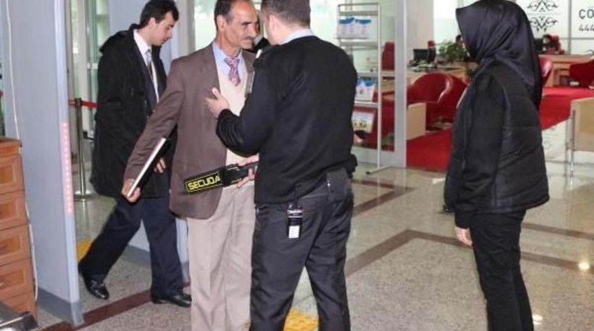 Kahramanmaraş'ta Kamu Kurumlarında Yoğun G&uuml;venlik &Ouml;nlemleri