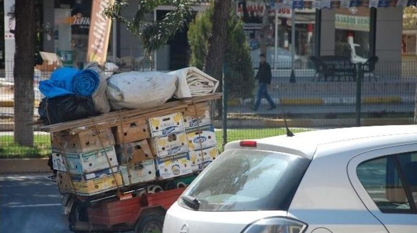 Aşırı Y&uuml;k Alan Sepetli Motosiklet, Kazaya Davetiye &Ccedil;ıkarıyor