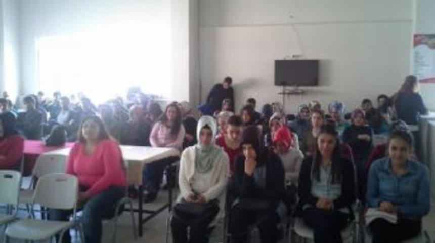 Erzincan &Uuml;niversitesi &Ouml;ğrencilerine Sigaranın Zararları Anlatıldı
