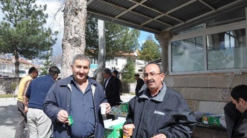 Namaz &Ccedil;ıkışı Cami Cematine İkram