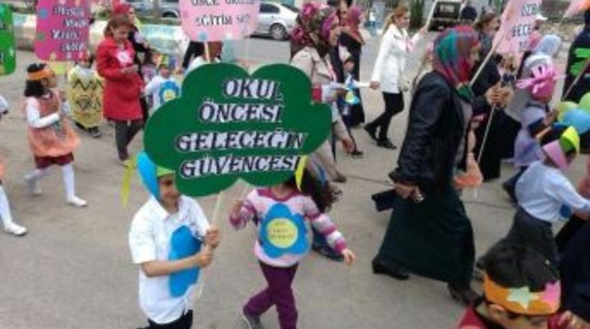 &Ouml;ğrenci Ve Velilerinden Okul &Ouml;ncesi Y&uuml;r&uuml;y&uuml;ş&uuml;