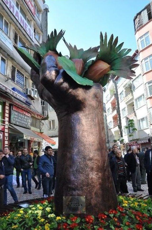 Fındık Heykelinin Açılışı Yapıldı