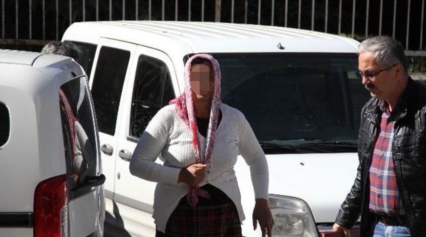 Polisten Fuhuş İ&ccedil;in Otostop &Ccedil;eken Kadınlara G&ouml;zaltı