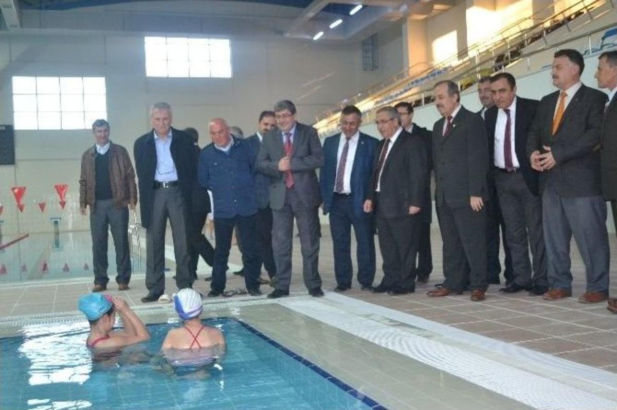 Bilecik&rsquo;te Yarı Olimpik Kapalı Y&uuml;zme Havuzu Hizmete Girdi