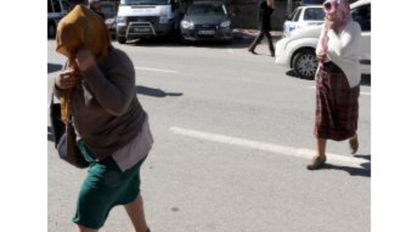 Otostopla Fuhuş Yapan 3 Kadına G&ouml;zaltı