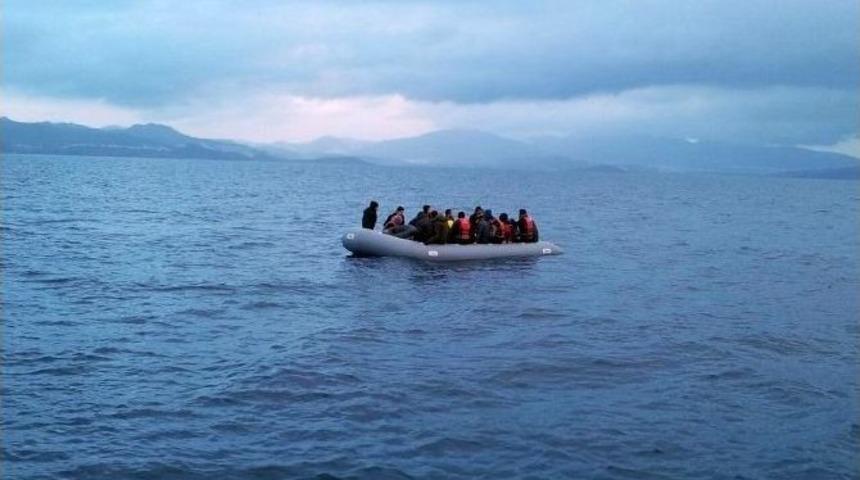 Sahil G&uuml;venlik 376 G&ouml;&ccedil;men Kurtardı