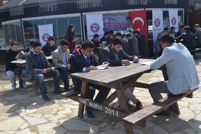 "sesini Değil Fikrini Y&uuml;kselt. Kitabı Kap Gel" Etkinliği 2