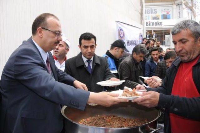 Hakkari Polisinden Kavurma Ve Pilav Ikramı