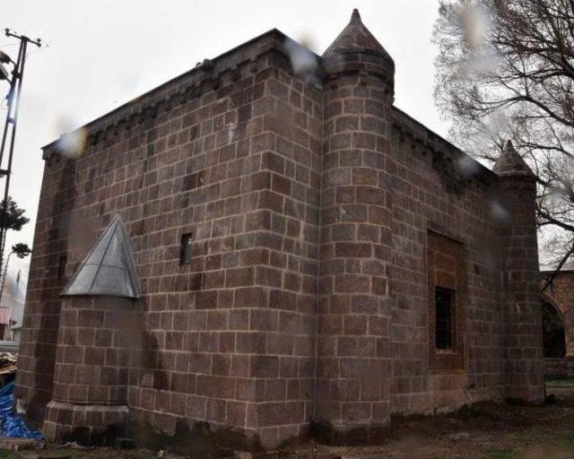 Bitlis’Te Restore Edilen 426 Yıllık Mescit Ibadete Açıldı