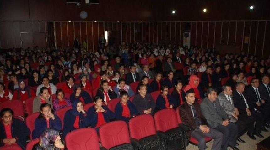 Kız &Ouml;ğrencilere Konferans Verildi