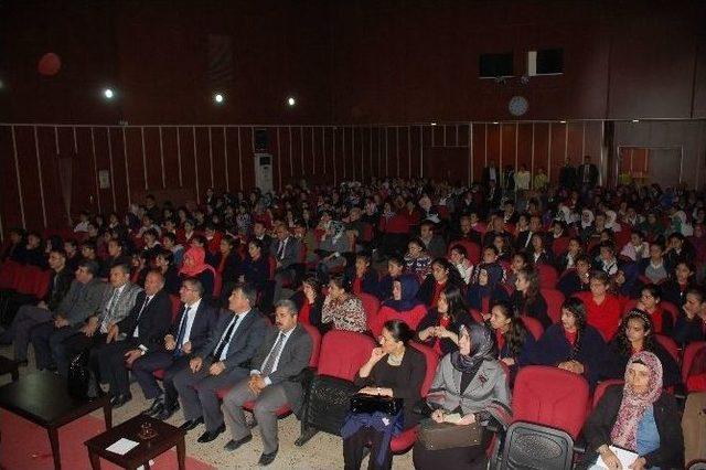 Kız Öğrencilere Konferans Verildi 1