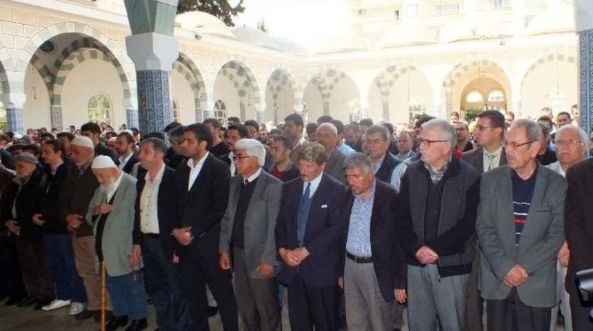 Şehit Savcı Kiraz İ&ccedil;in Mersin&rsquo;de Gıyabi Cenaze Namazı Kılındı