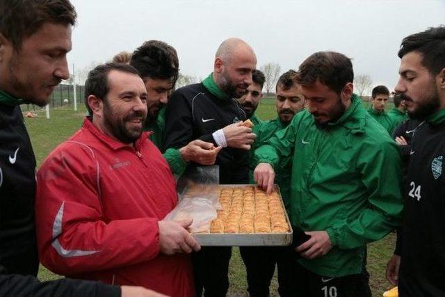 Kırklareli Belediye Başkanı Kesimoğlu’ndan Kırklarelispor’a Moral Ziyareti