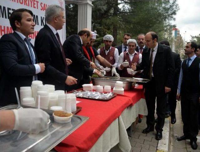 Şehit Savcı Kiraz Için Diyarbakır’Da Helva Dağıtıldı