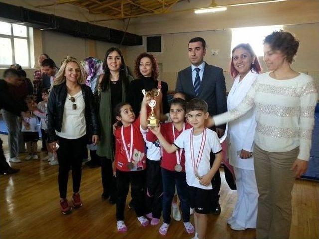 Erzincan’da Minik Sporcuların Cimnastik Gösterileri Büyüledi