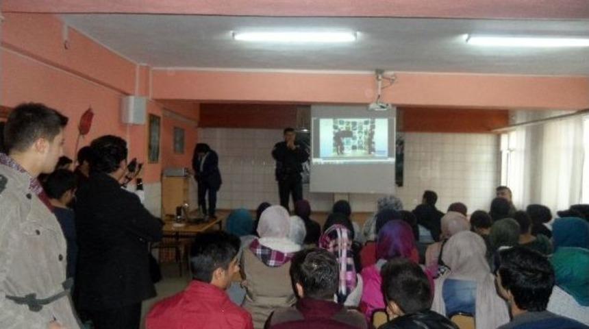 Boz&uuml;y&uuml;k&rsquo;te Lise &Ouml;ğrencilerine G&uuml;venli İnternet Semineri