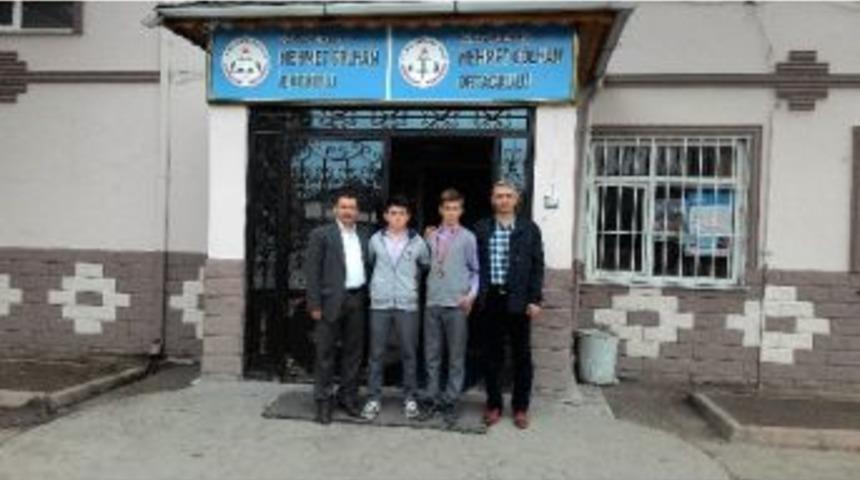 G&uuml;reşte İl Birincisi Mehmet G&ouml;lhan Ortaokulun&rsquo;dan