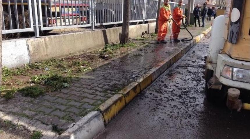 K&ouml;rfez Belediyesi Temizlik Seferberliğini S&uuml;rd&uuml;r&uuml;yor