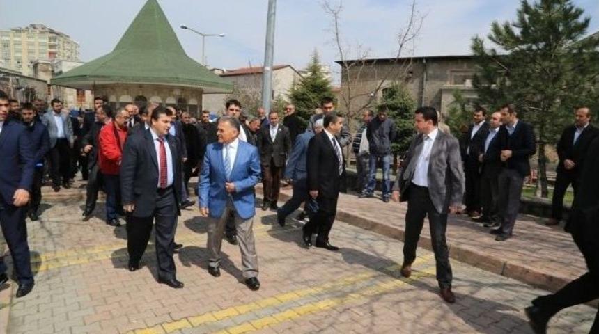 Başkan Dr. Memduh B&uuml;y&uuml;kkılı&ccedil; Tacettin Veli Mahallesi&rsquo;nde