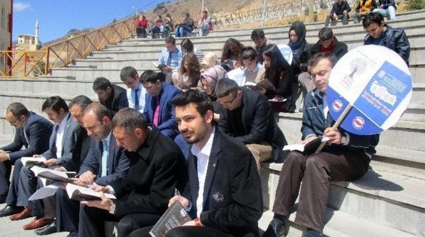 G&uuml;m&uuml;şhane&rsquo;de Kitap Okuma Eylemi