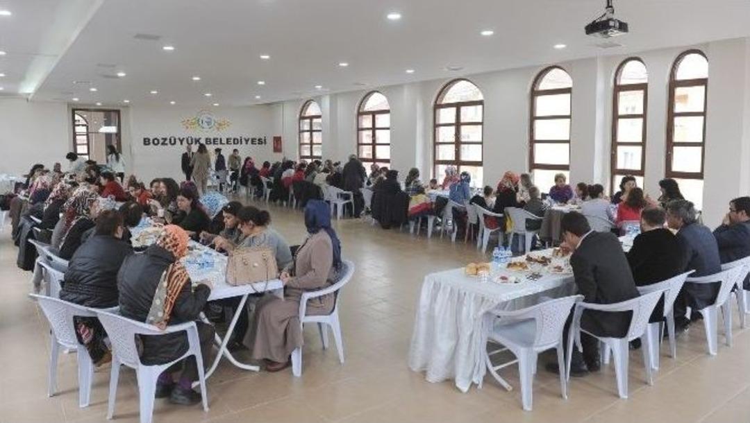 Yeni Mahalle Konağında Hanımlar Başkan Yardımcıları İle Bir Araya Geldi