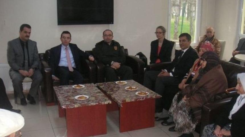 Kaymakam Ke&ccedil;eli&rsquo;den Yaşlılara Ziyaret